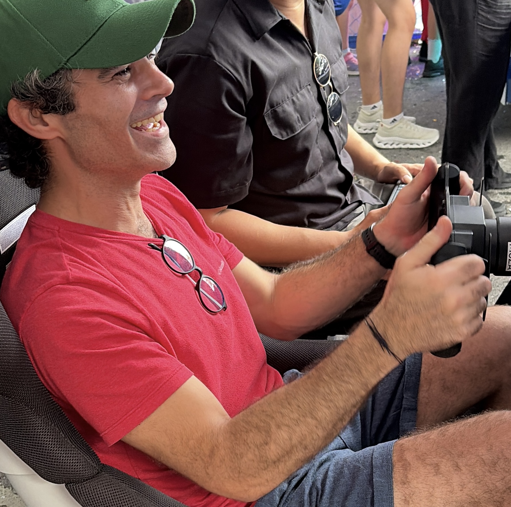 Participante sonriendo en el simulador GPX